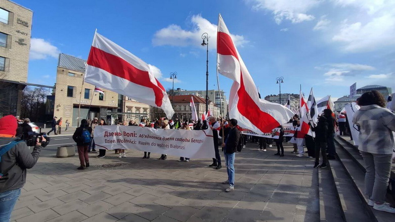 Дзень Волі 2024. Свята з палітвязнямі на першым плане