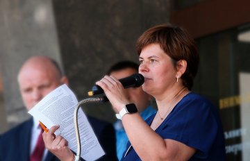 Вольгу Брыцікаву асудзілі на 15 сутак за антываенны надпіс на куртцы