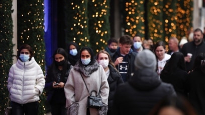 Чаму ў Брытаніі вырашылі, каб на COVID-19 перахварэлі ўсе, хто яшчэ не перахварэў, і ў чым розьніца зь Беларусьсю. Тлумачыць мікрабіёляг