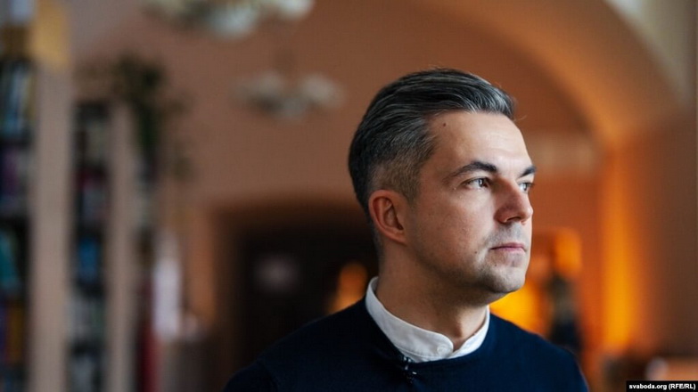 Бацьку пісьменьніка Сашы Філіпенкі арыштавалі на 13 дзён за рэпост