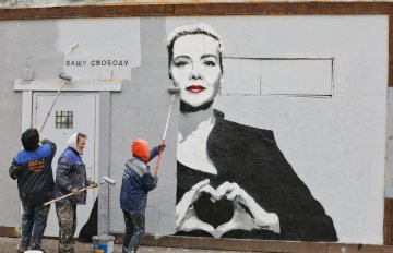 У Санкт-Пецярбургу зафарбавалі мурал з беларускай палітзняволенай Калеснікавай