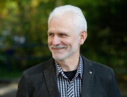 Алесь Бяляцкі не страціў за кратамі пачуцця гумару   