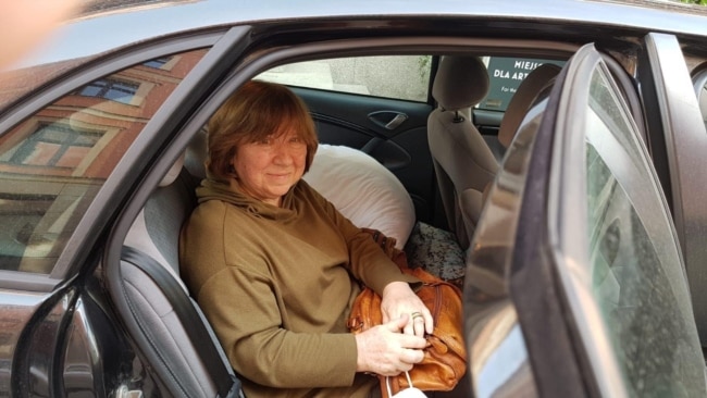 Алексіевіч у Бэрліне не пусьцілі на самалёт, бо яна нібыта «мела пры сабе бомбу»