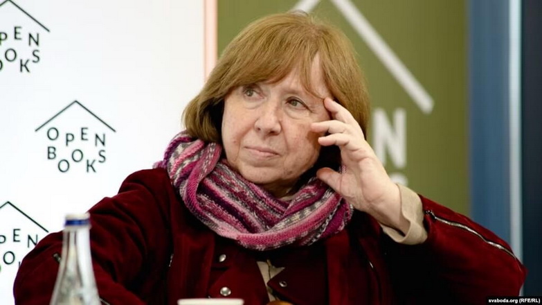 У расейскай Думе абурыліся, што школьнікам прапанавалі напісаць сачыненьне паводле ўрыўку з кнігі Алексіевіч