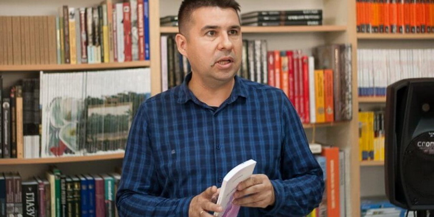 «Згаладаўся па вершах»: Зміцер Вішнёў пра будучыя кнігі і лабараторыю творчасці