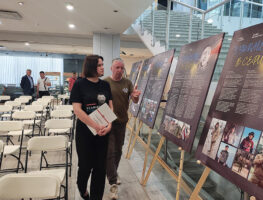  Выстава «З Украінай у сэрцы» размясцілася ў Цэнтры наведвальнікаў Сейма Літвы  