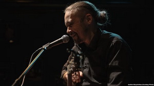 «Украінцы былі вельмі неабачлівыя ў сваіх сымпатыях і за гэта паплаціліся». Гутарка зь беларускім музыкам, які валянтэрыў ва Ўкраіне