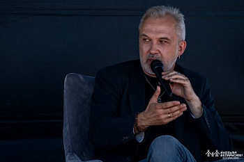 Альгерд Бахарэвіч: «Беларусь — гэта выспа, што вандруе з намі ў часе і ў прасторы»