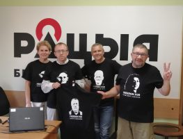 Журналісты і супрацоўнікі Радыё Рацыя ў падтрымку зняволеных праваабаронцаў 