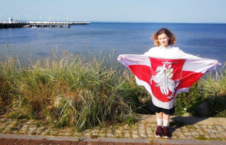 Данесла сцяг да акіяна: як жыве Наста Казановіч, якую затрымалі ў 17 гадоў