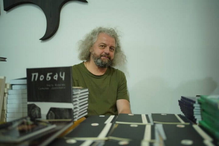 Паразмаўлялі з беларускім паэтам, які адкрыў у Берліне беларускае выдавецтва і выпусціў ужо 8 кніг