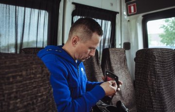 Беларус, які дапамагаў зняволеным, уцёк з краіны і сам мае патрэбу ў дапамозе