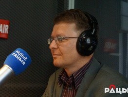 «Не было ніякай «мяккай беларусізацыі». Мовазнаўца Вячорка пра вынішчэньне беларускай мовы і напад на лацінку