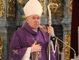Біскуп Аляксандр Кашкевіч: Мы павінны ўносіць мір у нашыя сэрцы   