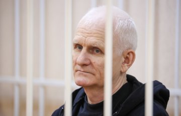 У Беларусі лаўрэат Нобелеўскай прэміі Алесь Бяляцкі асуджаны на 10 гадоў калоніі