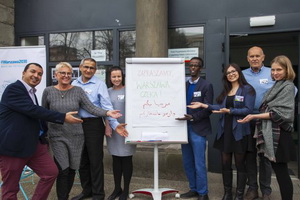 Шматкультурны цэнтр у Варшаве дапамагае беларусам