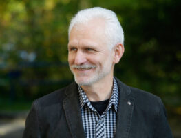 Алег Латышонак: «Нобель» Алеся Бяляцкага акурат зараз зверне ўвагу свету на Беларусь    