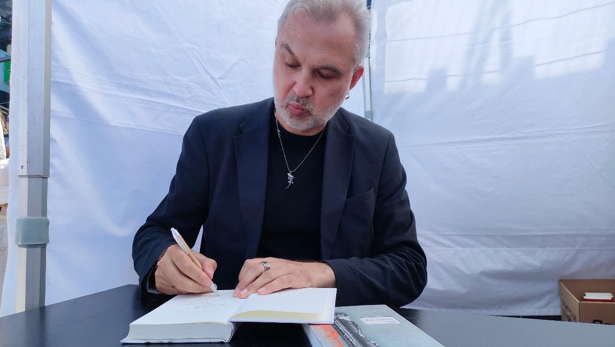 «Раней я пісаў для сябе, цяпер – чытачу» - Альгерд Бахарэвіч