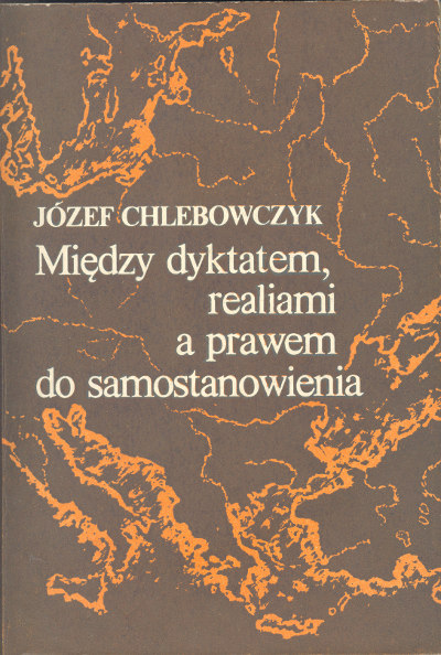 Między dyktatem, realiami a prawem do samostanowienia