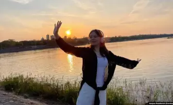 «Мусіш сам быць і аўтарам, і прадусарам, і візажыстам, і стылістам». Як у 17 гадоў выдаць 2 альбомы. Гутарка зь Юстынай Карпіловіч