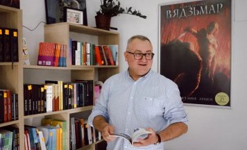 Ці выйдзе біяграфія Пазняка і ў чым галоўная праблема беларускай літаратуры? Янушкевіч — пра тыражы і канкурэнцыю з рускай кнігай